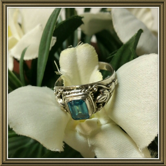 STERLING SILVER BLUE TOPAZ RING - Picture 2 of 3