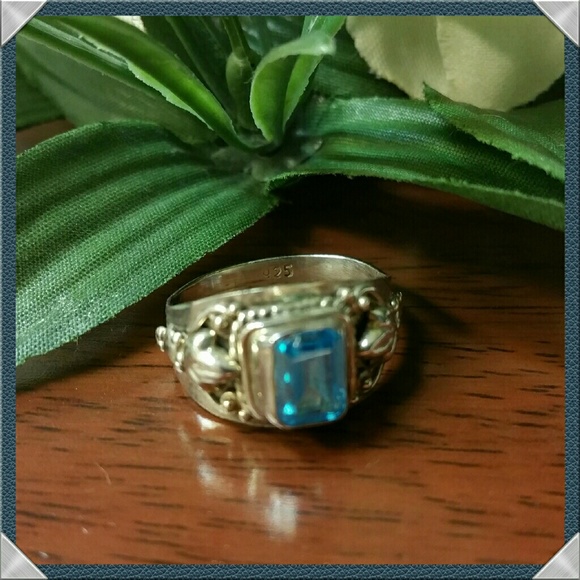 STERLING SILVER BLUE TOPAZ RING - Picture 3 of 3