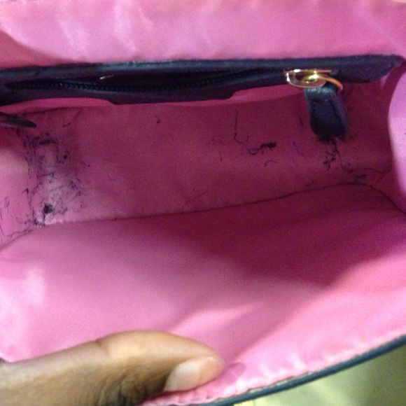 BCBG OVER THE SHOULDER BAG💦💦 - Picture 2 of 4