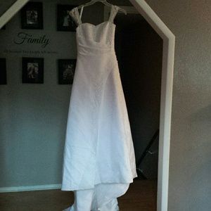 Size 6 David's Bridal Wedding Dress
