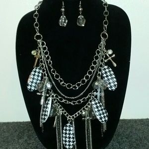 Houndstooth necklace and earring set