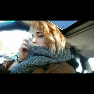 Meet your Posher, Casey