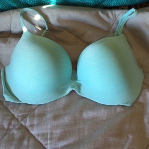 VS Pink 🐶 Push-Up Bra