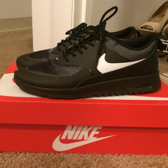 Nike Air Max Thea. Size 9 can fit 8.5 though