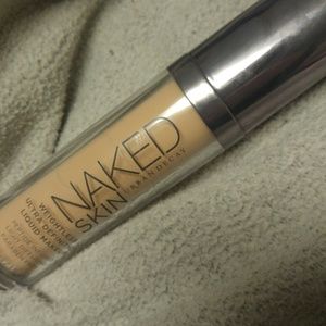 Urban Decay Naked Liquid Foundation Shade 2 (2/3)