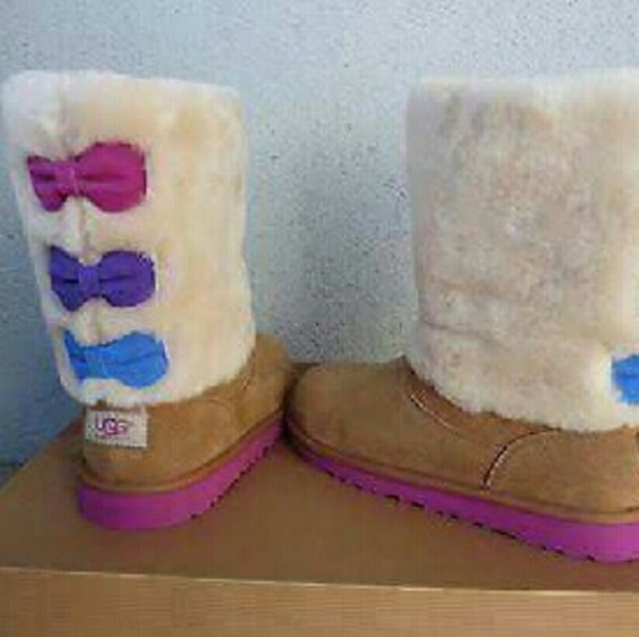 Uggs - Picture 2 of 2