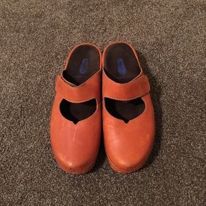 Wolky RETRO orange clogs comfy walking shoes