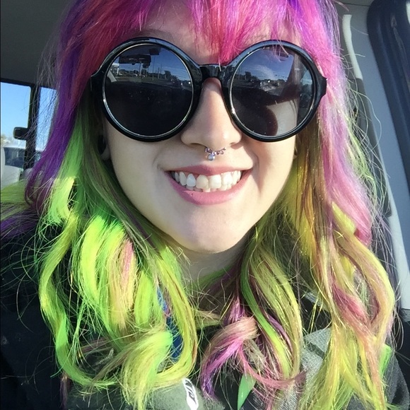 Meet your posher! - Picture 2 of 2