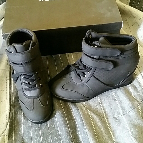 Shoes - Picture 2 of 2