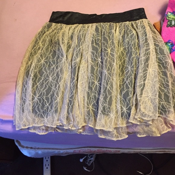 Wet seal skirt