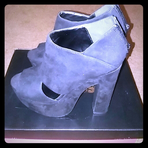 Charlotte russe black suede heels
