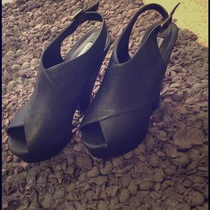Steve Madden black leather heel