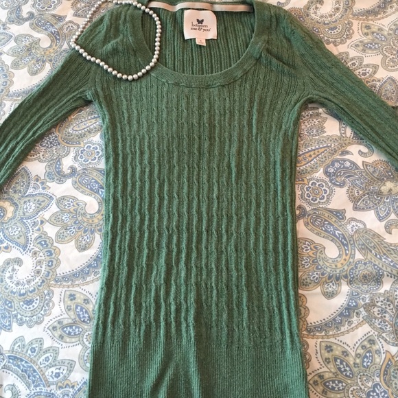 3/4 sleeve green sweater!!
