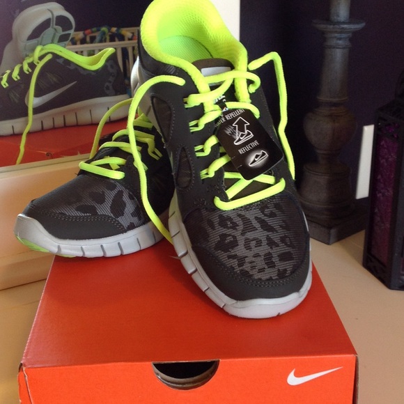 Nike Shoes - 🎄NWB Nike Free 5.0 Shield Tennis Shoes 🎄