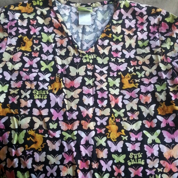 ON SALE NOW!!//Scooby doo size medium scrub top