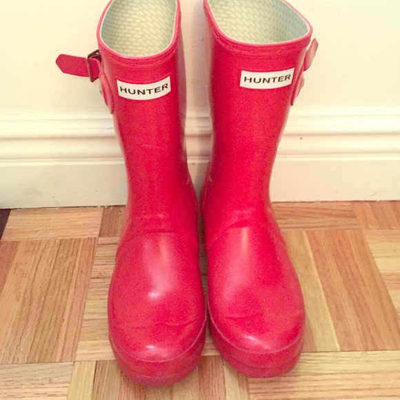 CUTE RED HUNTER RAINBOOTS-GENTLY USED!!😊