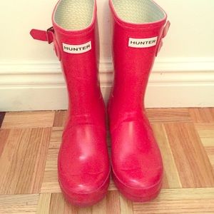 CUTE RED HUNTER RAINBOOTS-GENTLY USED!!😊