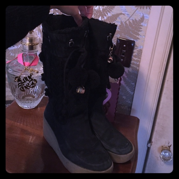 beautiful black Juicy snow boots