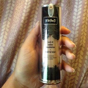 Kat Von D lock it tattoo foundation