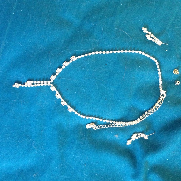 Elegant necklace and earring set