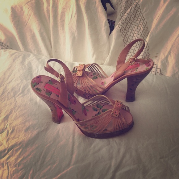 Betsy Johnson light pink heels