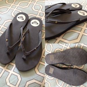 Roxy grey sandals- never worn !