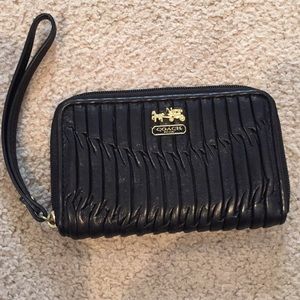 Adorable Coach wallet/wristlet