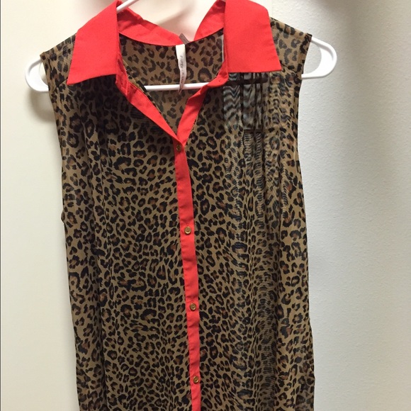 Paper Crane Tops - 🎉Final Reduction High/low button down blouse