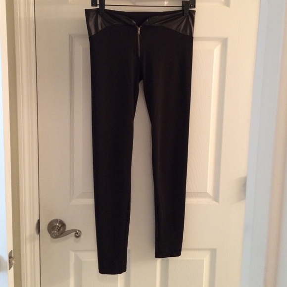 Half calf leggings with faux leather details