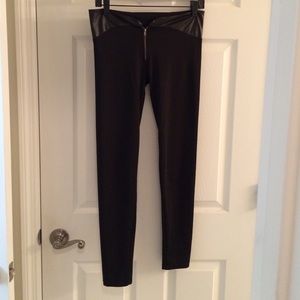 Half calf leggings with faux leather details