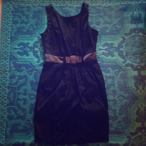 Flattering Formal Dress with Grey Bow and Pleats