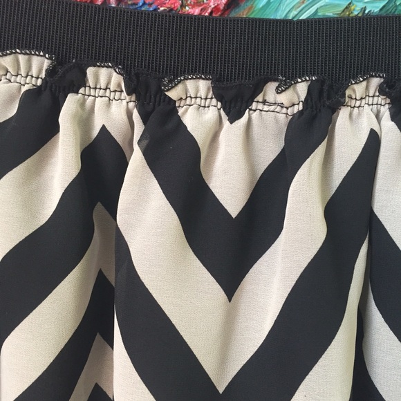 Chevron Skirt - Picture 2 of 4
