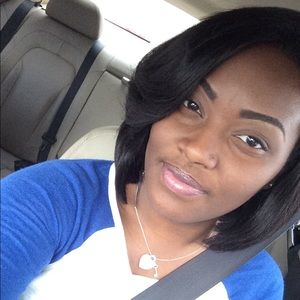 Meet your Posher, Adara