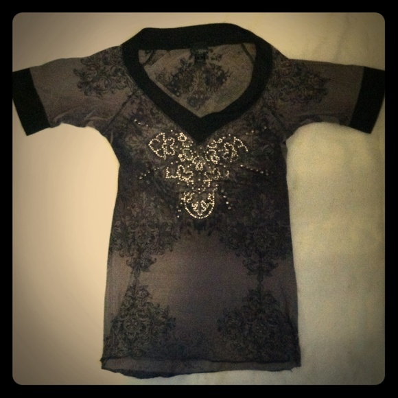 Grey and black buckle tee