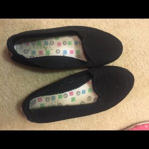 Black size 8 slip on