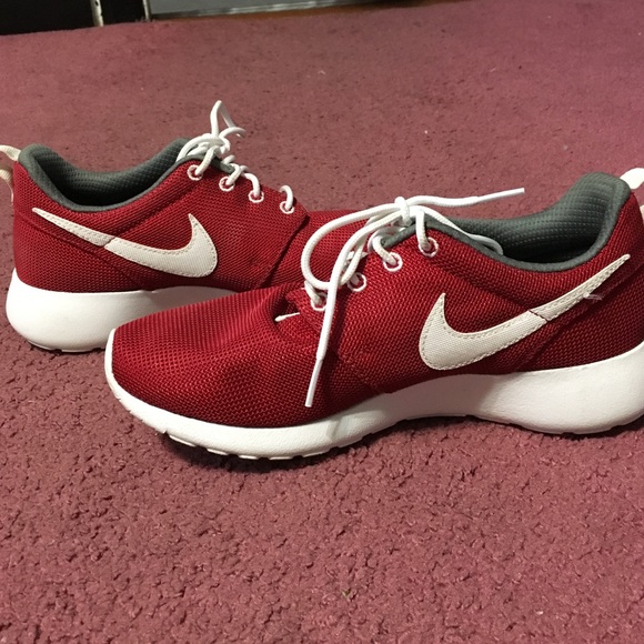 Red nike roshe !! Brand new !!!