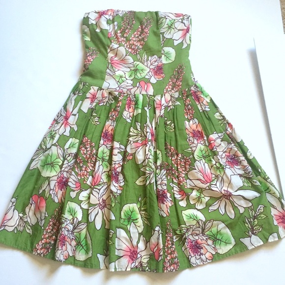 Status Dresses & Skirts - Green and pink flower print strapless dress