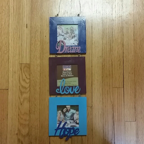 3 photo hanging display