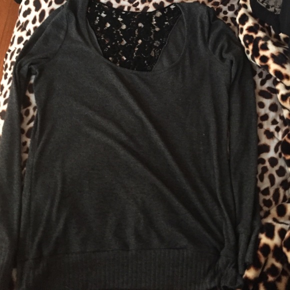 Long sleeve grey shirt with lace