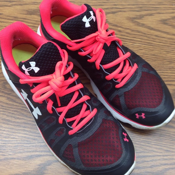 Under Armour running shoes like new!