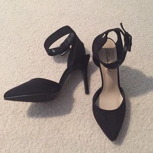 Cute and comfy black pumps