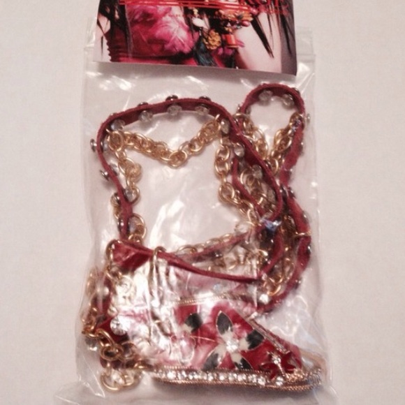 👠Shoe Diva!👠Sneaker NECKLACES ! (NWT )❤️Converse - Picture 3 of 4