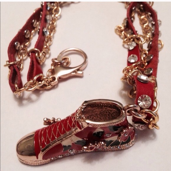 👠Shoe Diva!👠Sneaker NECKLACES ! (NWT )❤️Converse - Picture 4 of 4