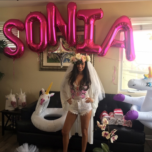 Meet your Posher, Sonia ✨new photos!✨ - Picture 3 of 8