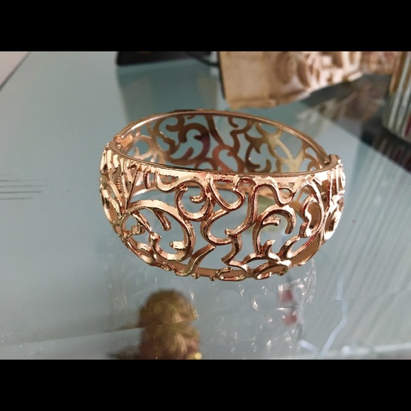 Gold thorn bracelet