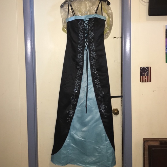 Formal dress, beautiful condition wore once! - Picture 1 of 4