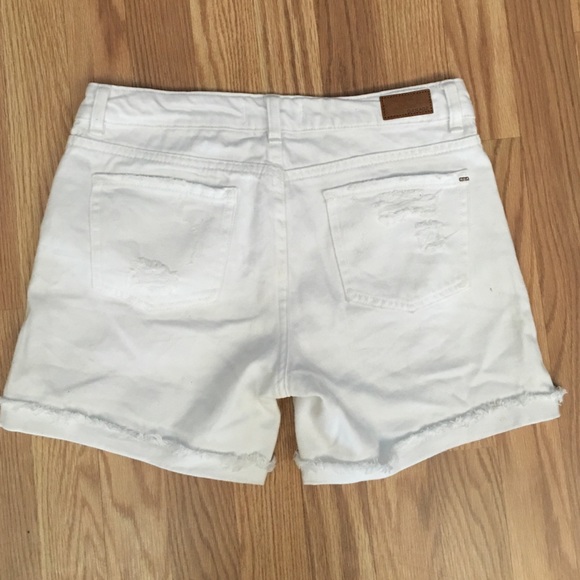 Garage Clothing White BoyFriend Shorts!✨ - Picture 2 of 2