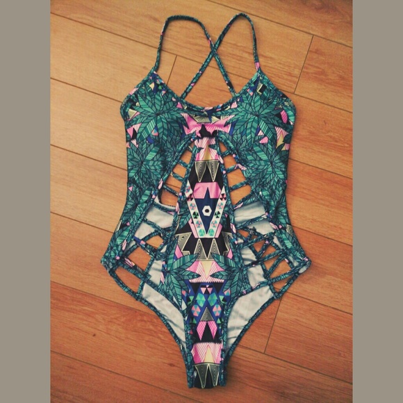 TEMP OUT OF STOCK** NEW MONOKINI ONE PIECE - Picture 3 of 3