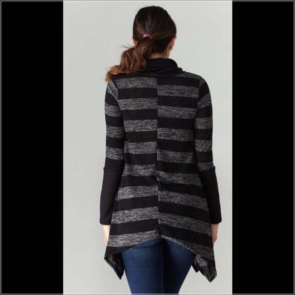 🇺🇸Black & Dark Heather Gray Striped Cowl - Picture 3 of 4