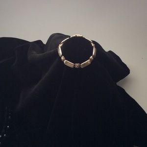 Silver Bracelet w/ Delicate Floral Design